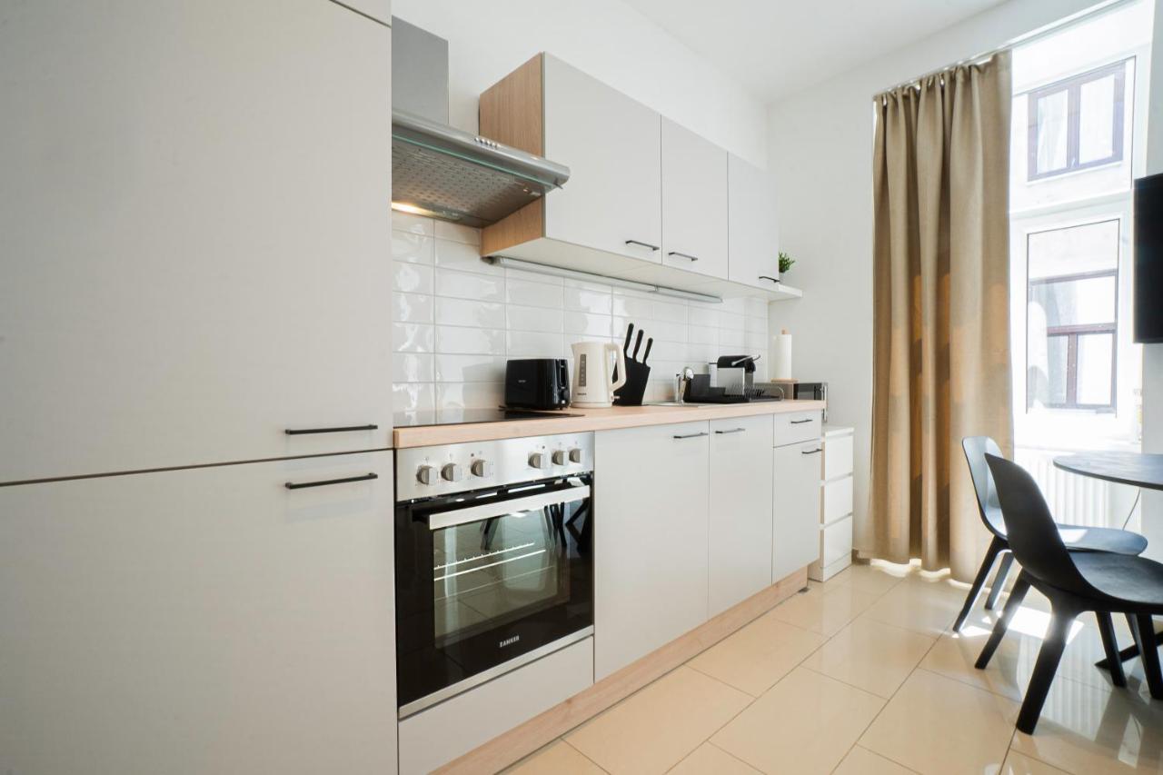 Chic Newly-Renovated Apartment Steps From Subway In Vienna'S Hernals District المظهر الخارجي الصورة